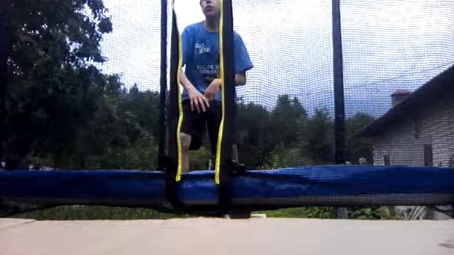 Как научиться делать сальто вперёд на батуте с кувырками смотреть онлайн