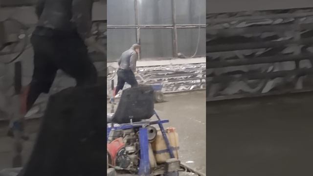 ШЛИФОВКА ПОЛА В АНГАРЕ Мастер Топ 850м2 Часть 3 #стройка смотреть онлайн