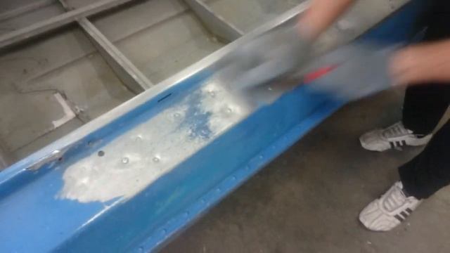 Самая лучшая смывка краски, или как снять краску с лодки.... смотреть онлайн