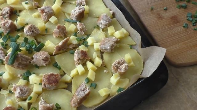Удачный завтрак для всей семьи! Картофельная запеканка с колбасками