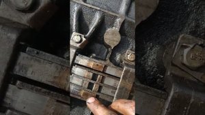 Включаю передачу, а трактор не едет? Одна из возможных причин. Включены две передачи!
