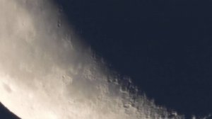 Международная  Космическая Станция (МКС) при дневном свете утром 1 сентября 2021 и Луна