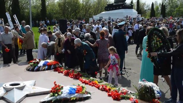 Возложение цветов на Кургане бессмертия. 9 мая 2016.mp4
