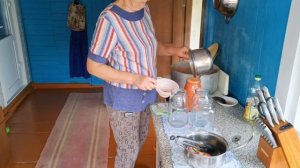 Деревенская жизнь/Зачищаю огород, вывожу дыни тачкой🤦👍