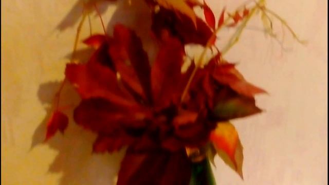 Осенний букет из листьев и цветов смотреть онлайн