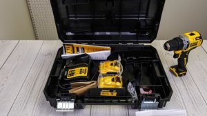 Недорогая аккумуляторная дрель-шуруповерт DeWalt DCD 701 D2. Распаковка