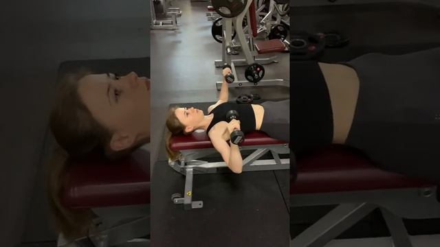 Жим гантелей лежа смотреть онлайн