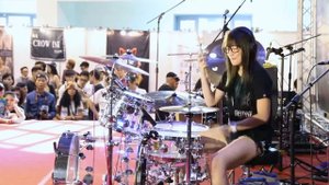 羅小白S. White -FANTASTIC BABY - Барабанщица-виртуоз из Тайваня.Amazing Girl Drummer