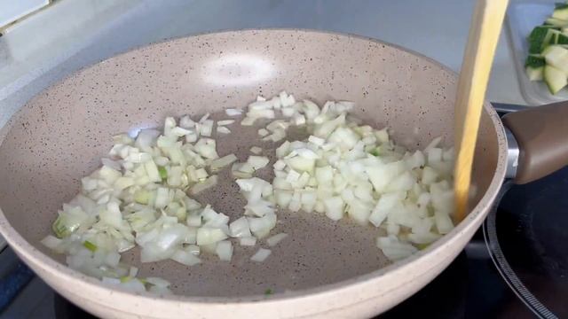 Рис с овощами на сковороде #гарнир #веганскиерецепты #food #cooking