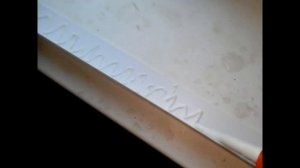 Как я клеил пластиковые уголки на стену и окна..mp4