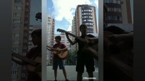 примерно в двенадцадь часов