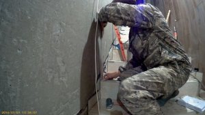 Отделка ступеней лестницы.Плинтус из керамогранита-монтаж.Подсветка лестницы.