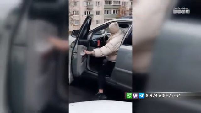 МОБИЛЬНЫЙ РЕПОРТЁР: разъярённая мать перегородила подъезд к детскому саду