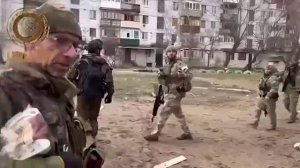 Они бегут бросают все....mp4