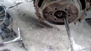 Один из способов ,как без съёмника  снять тормозной барабан Таврия ,Славута