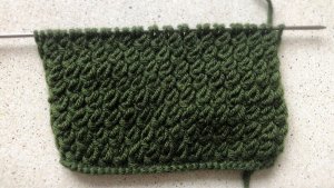 Плотный узор спицами для кардигана из 2 рядов