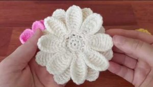 Очень красивый цветок???? крючком?