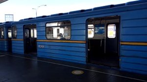 Вагоны метро типа «Еж» по станции метро "Лесная" - Киев 2021