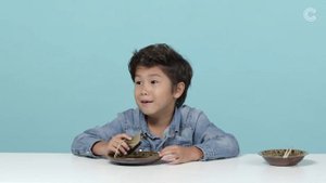 Дети пробуют еду из Китая/ Kids Try Chinese Food (Русская озвучка)