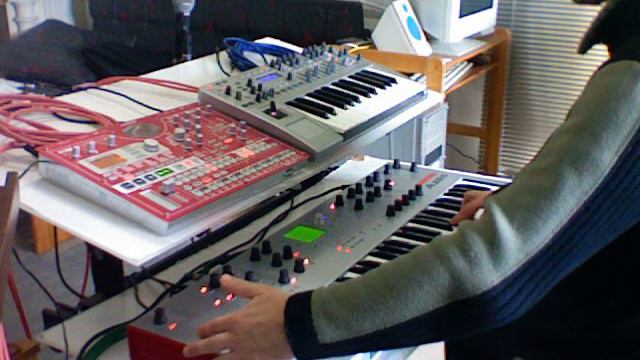 dromeiro - "house9" (live electronics improv) смотреть онлайн