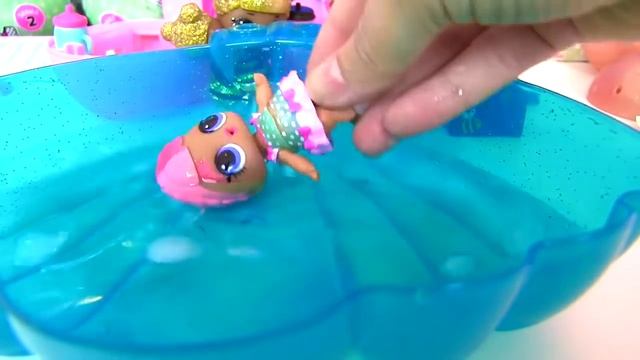 Куклы Лол Сюрприз! Кто лучше старшие или младшие сестренки - мультик Lol Surpris (1) смотреть онлайн