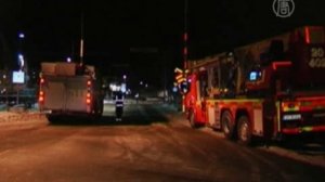 Уборщица угнала поезд и врезалась в жилой дом