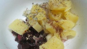 Мясо индейки с овощами в горшочках