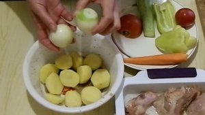 Куриные бедрышки с овощами в духовке. Вкусняшка.