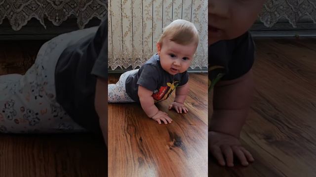 Малыш учится ползать на четвереньках  #ребенок #baby #babybloger #cutebaby