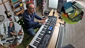 Roland VR-09 with external effects (Feliz Navidad Jam)