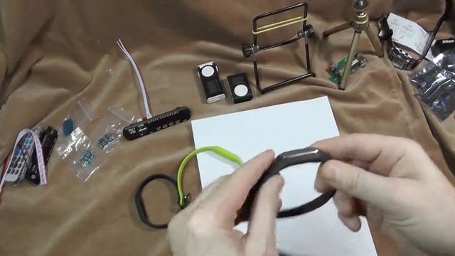 Ремешок для MiBand удлиненный, на большую руку или ногу, с защитой от потери смотреть онлайн