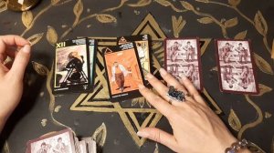 Какой он Вас видит сегодня? Гадание на Таро
