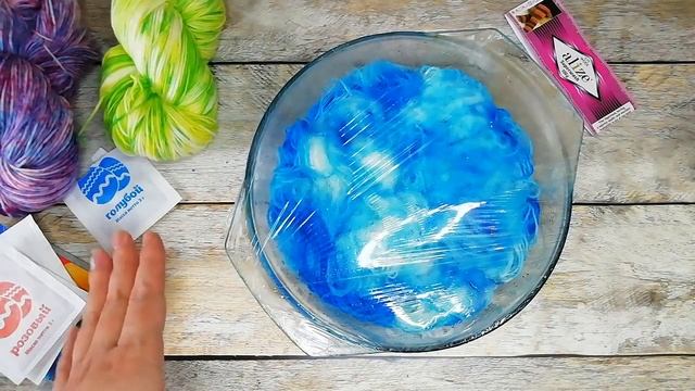 Крашу носочную пряжу пищевыми красителями. Пряжа ручного крашения. смотреть онлайн