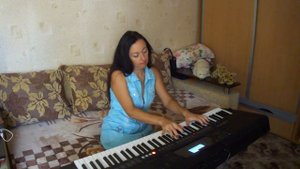 Песня Майкла Джексона на синтезаторе.