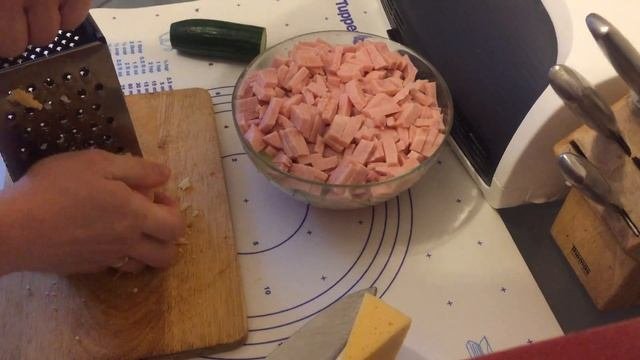 Салат с ветчиной/Нежный/Сытный/На Новый Год/Простой рецепт/Домашний/Любимый