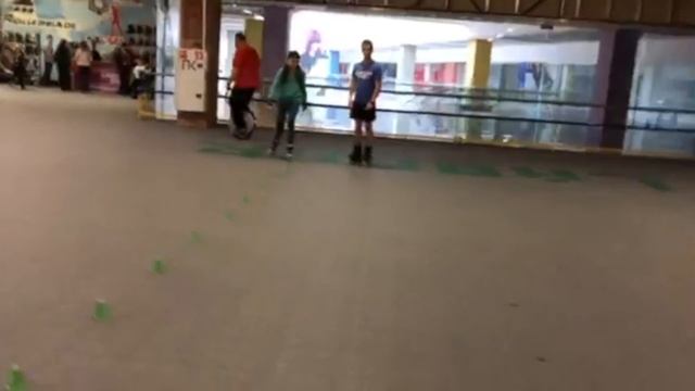 Дядя Слава снова чудит!! Моя третья тренировка на моноколесе смотреть онлайн