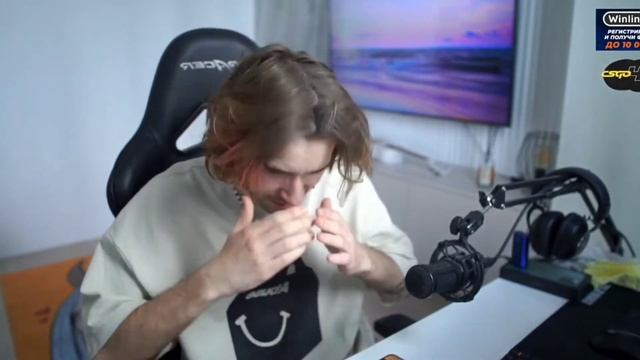 Кореш пробует сухой шампунь, ВЫПАЛИ ВОЛОСЫ смотреть онлайн