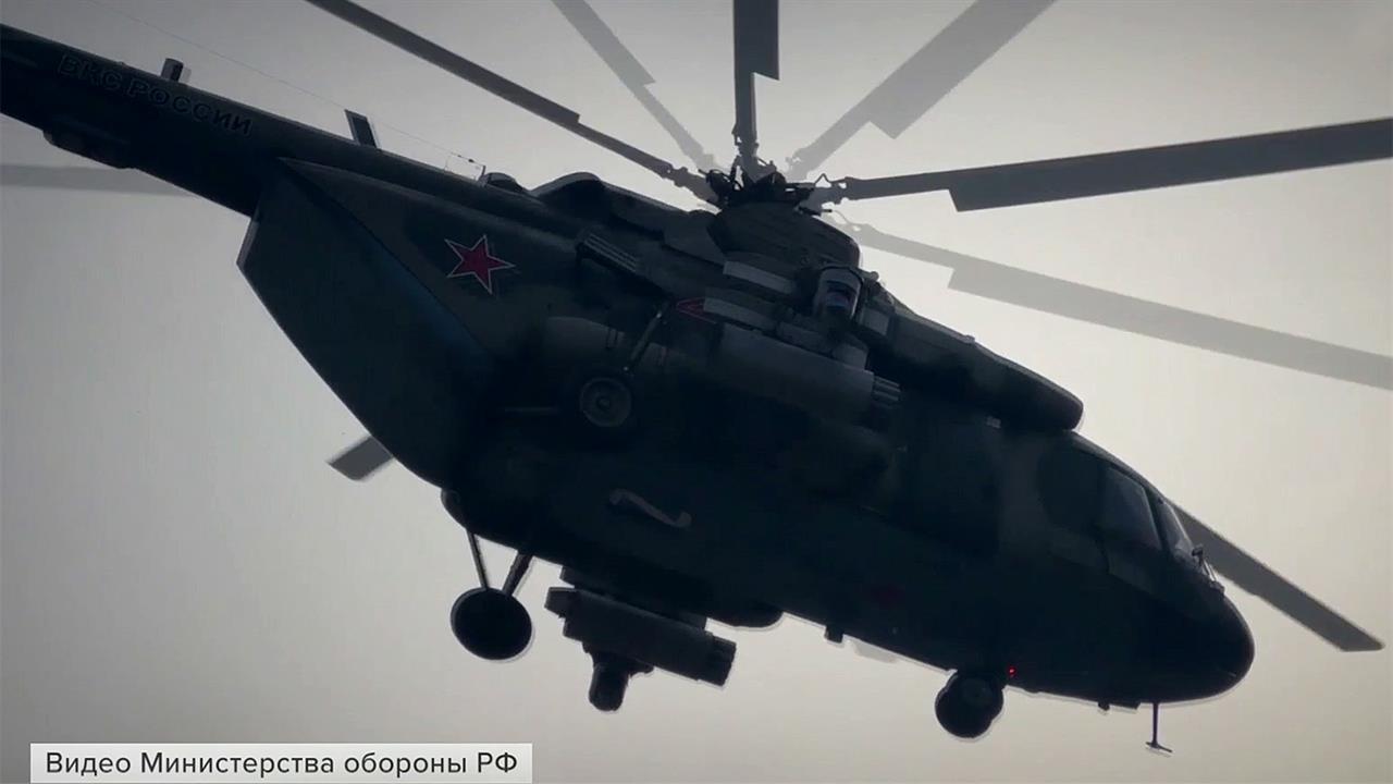 Вертолеты армейской авиации ЗВО уничтожают бронетехнику и объекты военной инфраструктуры ВСУ