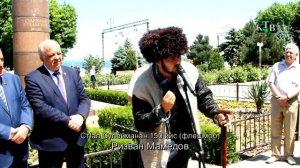 Жители Сулейман-Стальского района читают наизусть стихи Сулеймана Стальского . Мамедов Р.