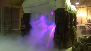 Дымовая штора в декорации. Дополнительно видеопроекция на дым..mp4