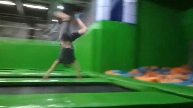 ИНСТРУКЦИЯ-КАК СЛОМАТЬ ПОТОЛОК смотреть онлайн