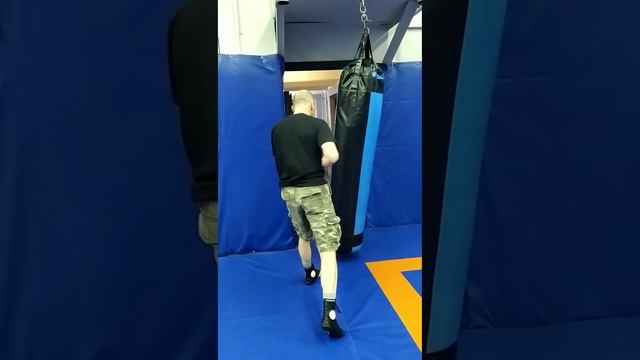 Прокачиваю сына в зале. Продолжение...