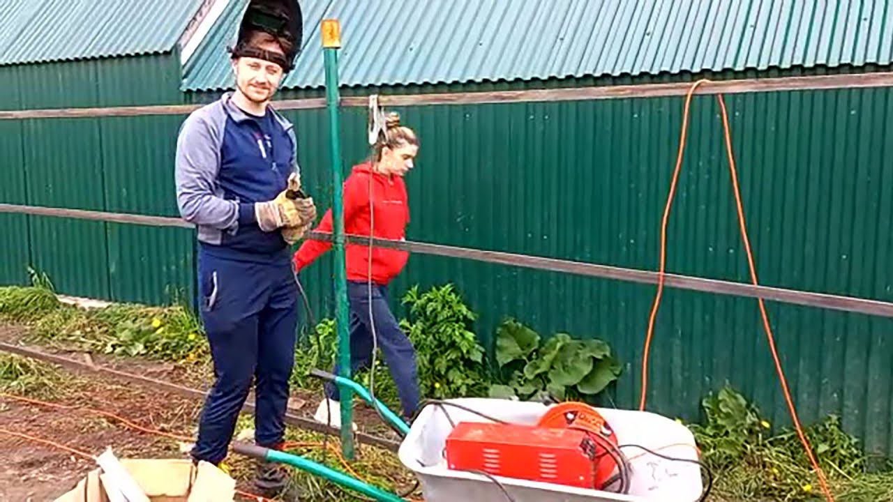 Ремонт и сварка выгульника для подопечных, волонтеры приюта ЮЗАО Щербинка Андрей Т. и Александр Х.