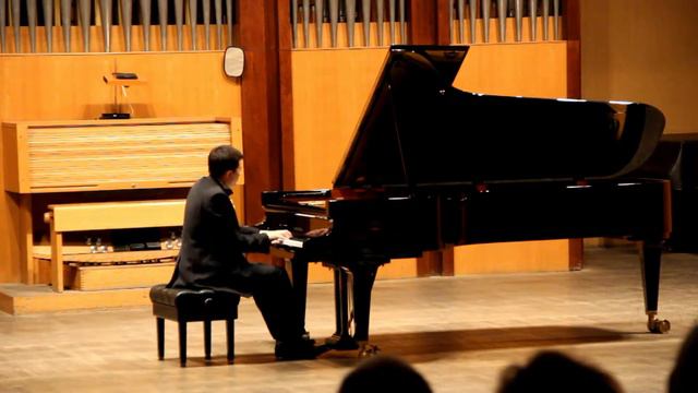 Андрей Зенин исполняет музыку Сергея Рахманинова смотреть онлайн