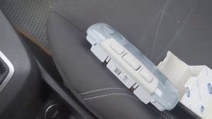 Ford Fiesta mk6. Плафон салона с индивидуальной подсветкой.
