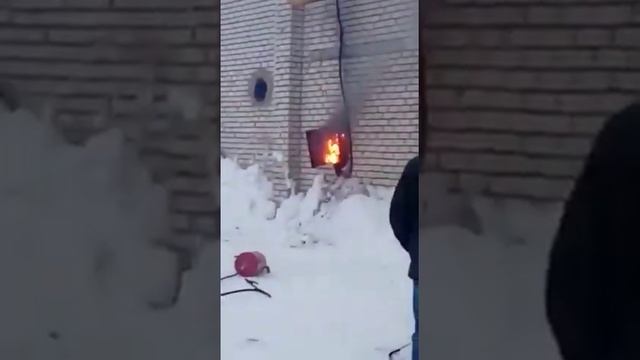 Вот почему нельзя тушить электрощит снегом ⚡️ смотреть онлайн