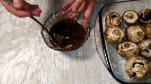 Запечёные шампиньоны в духовке целиком.