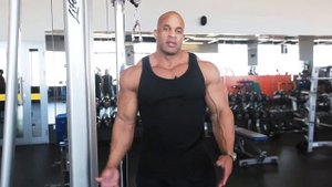 Тренировка трицепса. Рассказывает и показывает Виктор Мартинес (Victor Martinez)