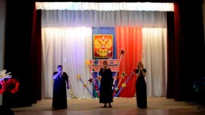 Песня - Луна повисла над околицей.