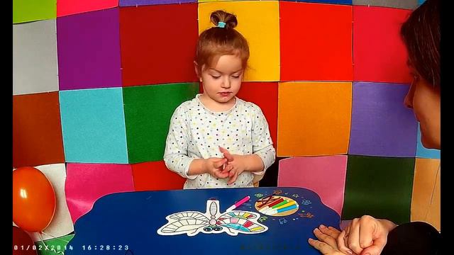 Детское творчество: Развитие ребенка вместе с мамой. Раскрашиваем стрекозу Children's creativity смотреть онлайн